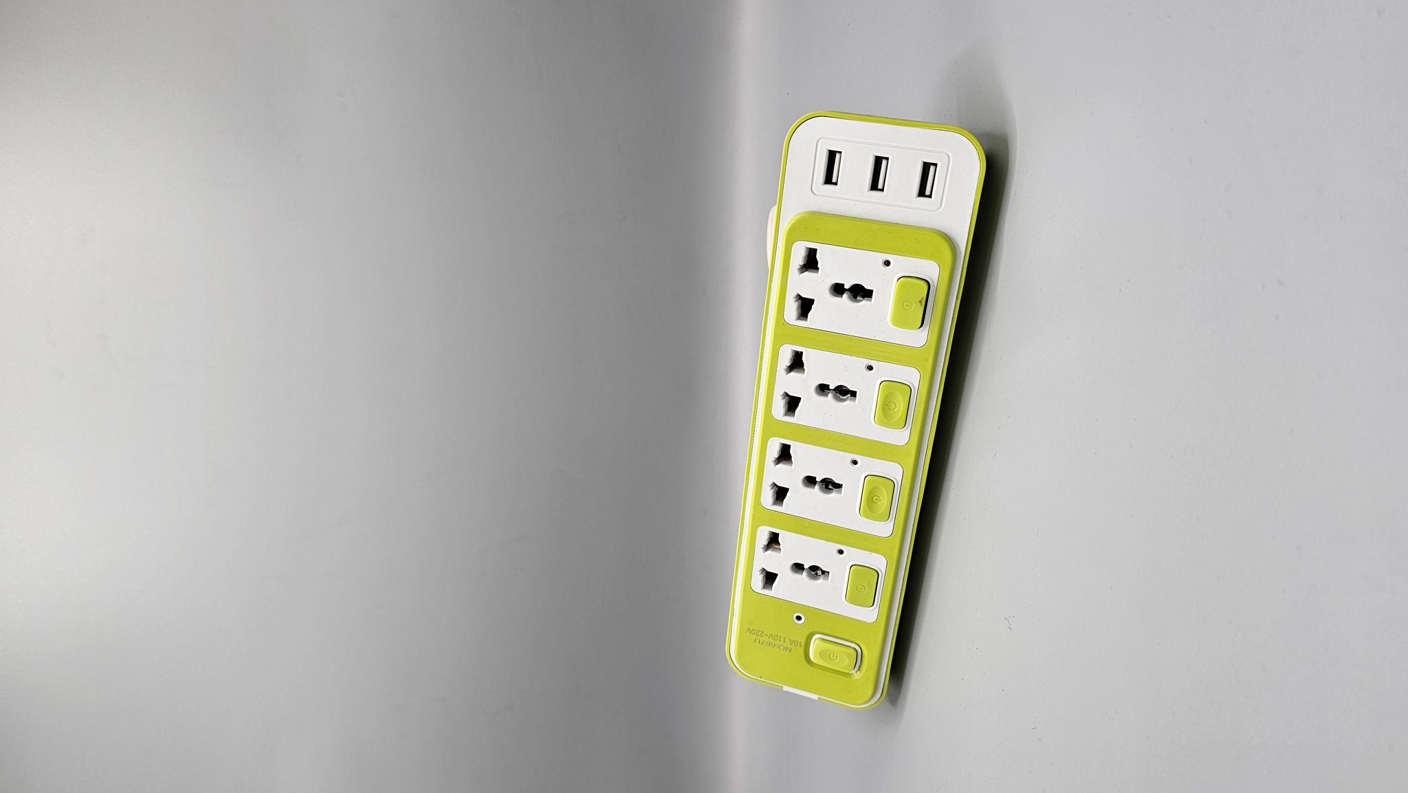 2500 Watt 4-Socket + 3-US Wire Extension