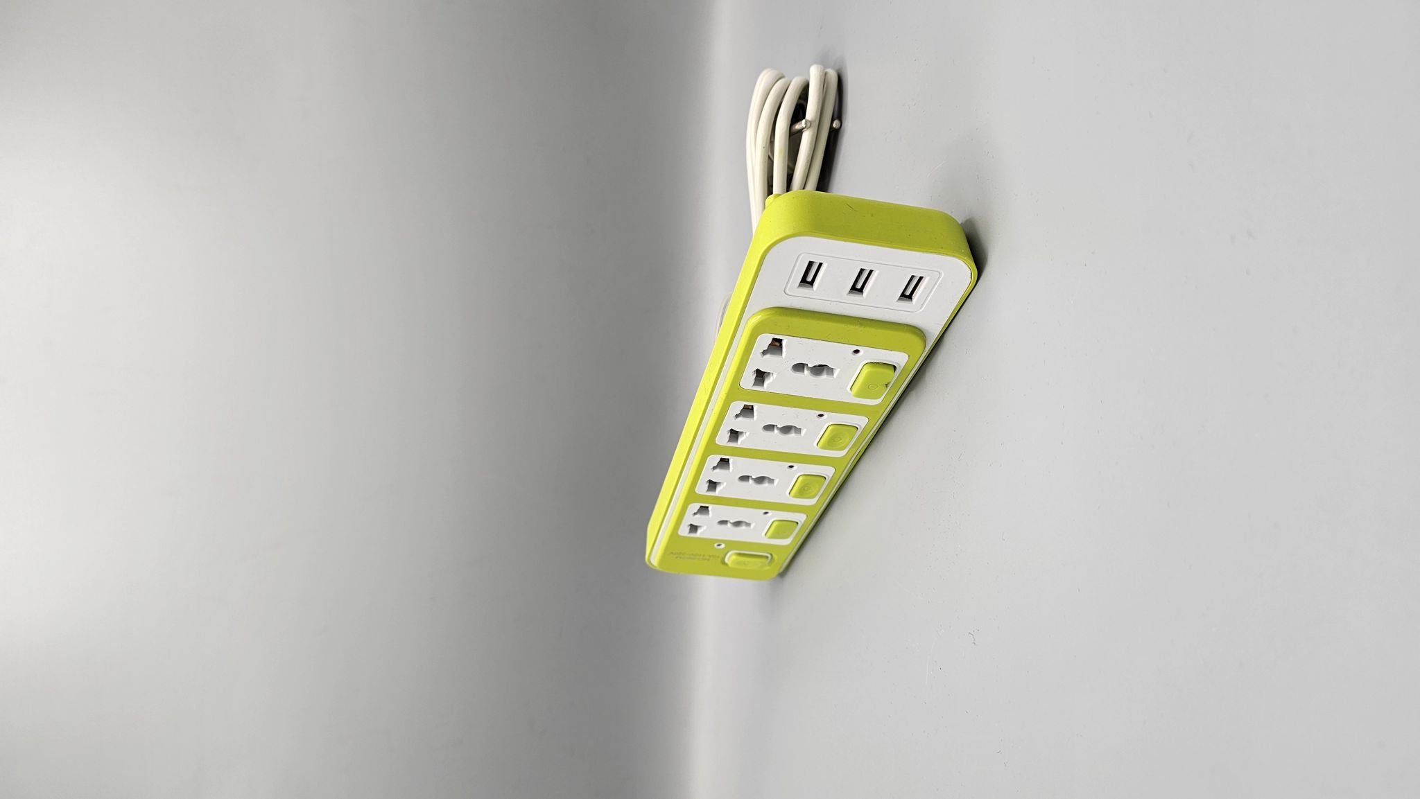 2500 Watt 4-Socket + 3-US Wire Extension